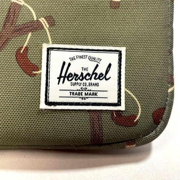 Herschel Anchor iPad mini tech pouch w/ sticks & stones slingshot pattern - Picture 5 of 10